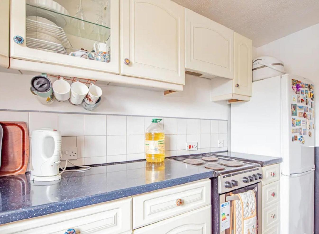 Home Away Home Near Heathrow Airport Cowley  Eksteriør bilde