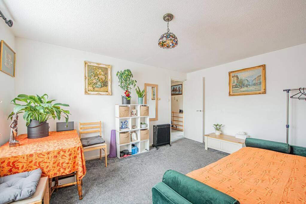 Home Away Home Near Heathrow Airport Cowley  Eksteriør bilde
